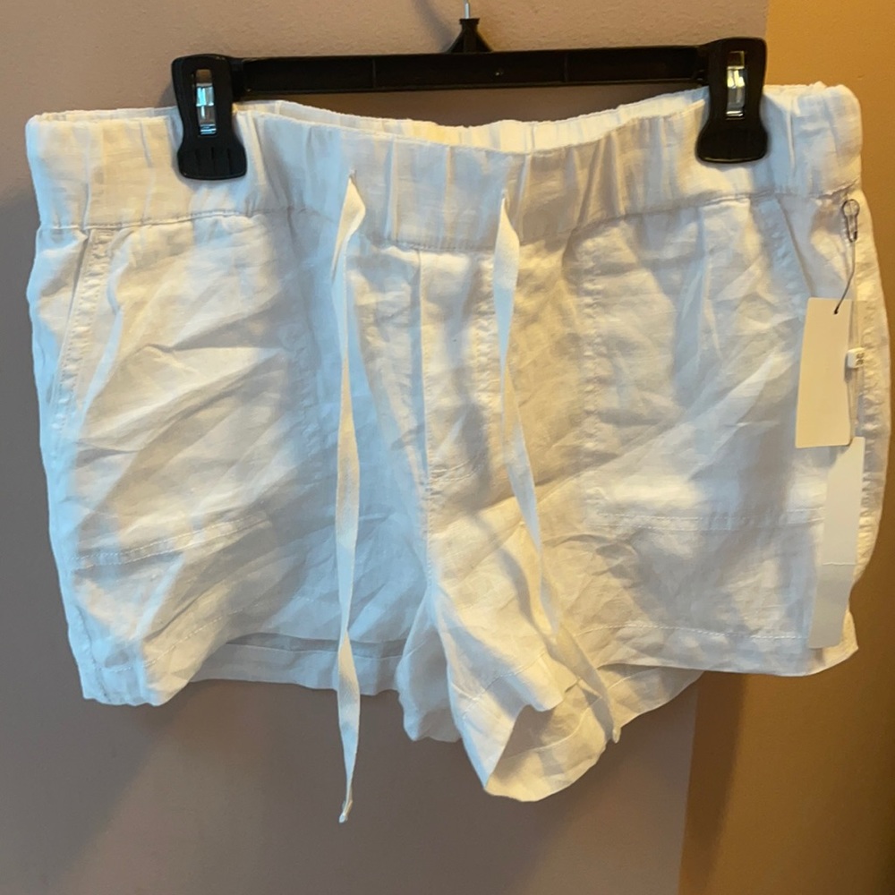 NWT WHITE NORDSTROM SHORTS. Perfect for the beach